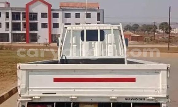 Buy Used Toyota HiAce White Truck in Lilongwe in Malawi Buy Used Toyota HiAce White Truck in Lilongwe in Malawi