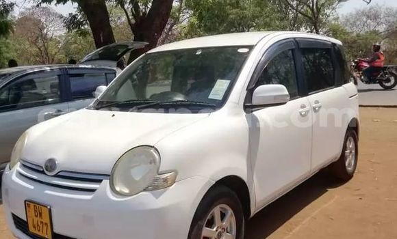 Nunua Ilio tumika Toyota Sienta White Gari ndani ya Lilongwe nchini Malawi Nunua Ilio tumika Toyota Sienta White Gari ndani ya Lilongwe nchini Malawi