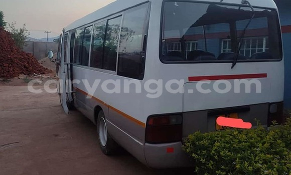 Nunua Ilio tumika Toyota Coaster White Gari ndani ya Chitipa nchini Chitipa Nunua Ilio tumika Toyota Coaster White Gari ndani ya Chitipa nchini Chitipa