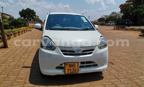 Buy Used Toyota Vitz White Car in Chiradzulu in Chiradzulu Buy Used Toyota Vitz White Car in Chiradzulu in Chiradzulu