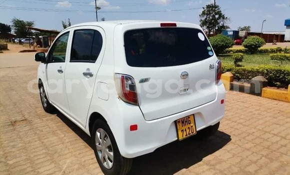 Buy Used Toyota Vitz White Car in Chiradzulu in Chiradzulu Buy Used Toyota Vitz White Car in Chiradzulu in Chiradzulu
