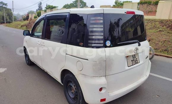 Buy Used Toyota Sienta White Car in Chiradzulu in Chiradzulu Buy Used Toyota Sienta White Car in Chiradzulu in Chiradzulu