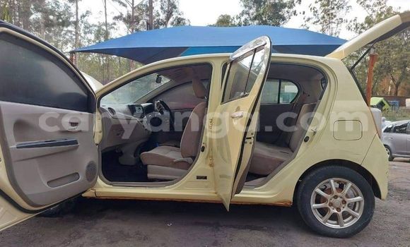 Buy Used Daihatsu Mira White Car in Chitipa in Chitipa Buy Used Daihatsu Mira White Car in Chitipa in Chitipa