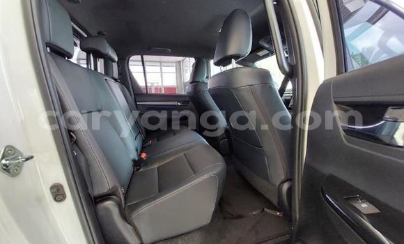 Nunua Ilio tumika Toyota Hilux White Gari ndani ya Blantyre nchini Malawi Nunua Ilio tumika Toyota Hilux White Gari ndani ya Blantyre nchini Malawi