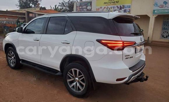 Acheter Occasion Voiture Toyota Fortuner Blanc à Chipoka, Dedza Acheter Occasion Voiture Toyota Fortuner Blanc à Chipoka, Dedza