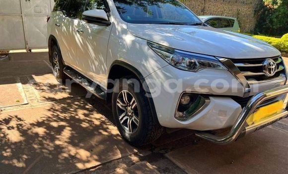 Buy Used Toyota Fortuner White Car in Chiradzulu in Chiradzulu Buy Used Toyota Fortuner White Car in Chiradzulu in Chiradzulu