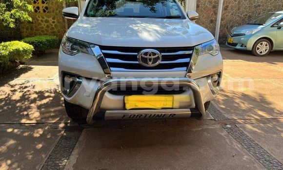 Buy Used Toyota Fortuner White Car in Chiradzulu in Chiradzulu Buy Used Toyota Fortuner White Car in Chiradzulu in Chiradzulu