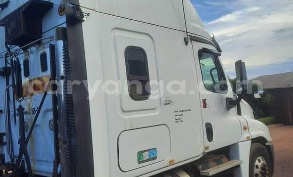 Buy Used Ford AEV AMBULANCE White Truck in Chipoka in Dedza Buy Used Ford AEV AMBULANCE White Truck in Chipoka in Dedza