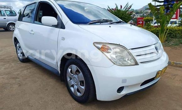 Buy Used Toyota IST White Car in Chipoka in Dedza Buy Used Toyota IST White Car in Chipoka in Dedza