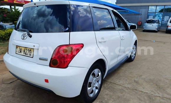 Buy Used Toyota IST White Car in Chipoka in Dedza Buy Used Toyota IST White Car in Chipoka in Dedza