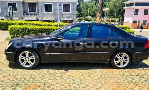 Acheter Occasion Voiture Mercedes‒Benz E–Class Noir à Lilongwe, Malawi Acheter Occasion Voiture Mercedes‒Benz E–Class Noir à Lilongwe, Malawi