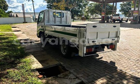 Acheter Occasion Utilitaire Toyota Dyna Blanc à Lilongwe, Malawi Acheter Occasion Utilitaire Toyota Dyna Blanc à Lilongwe, Malawi