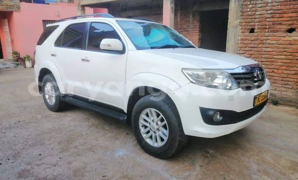 Acheter Occasion Voiture Toyota Fortuner Blanc à Lilongwe, Malawi Acheter Occasion Voiture Toyota Fortuner Blanc à Lilongwe, Malawi