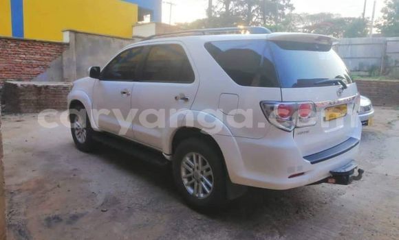 Acheter Occasion Voiture Toyota Fortuner Blanc à Lilongwe, Malawi Acheter Occasion Voiture Toyota Fortuner Blanc à Lilongwe, Malawi