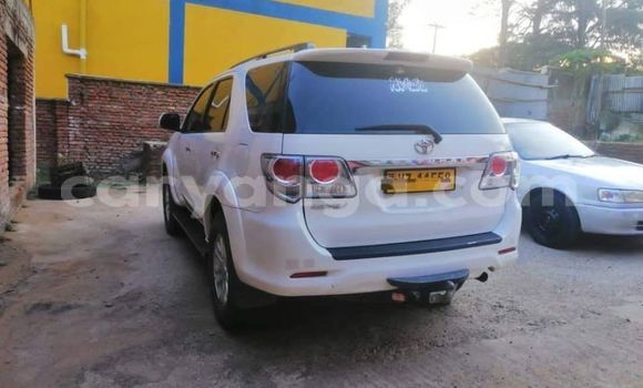 Acheter Occasion Voiture Toyota Fortuner Blanc à Lilongwe, Malawi Acheter Occasion Voiture Toyota Fortuner Blanc à Lilongwe, Malawi