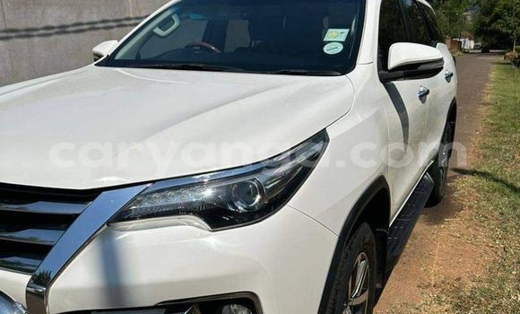 Acheter Occasion Voiture Toyota Fortuner Blanc à Lilongwe, Malawi Acheter Occasion Voiture Toyota Fortuner Blanc à Lilongwe, Malawi
