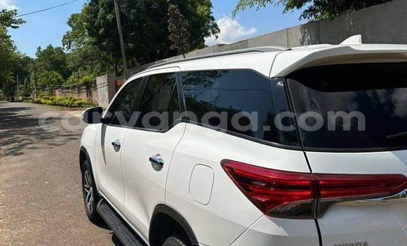Acheter Occasion Voiture Toyota Fortuner Blanc à Lilongwe, Malawi Acheter Occasion Voiture Toyota Fortuner Blanc à Lilongwe, Malawi