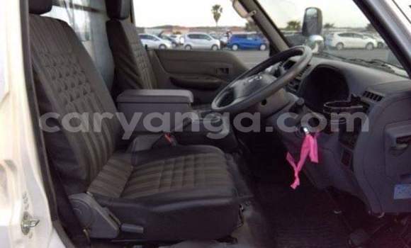 Acheter Occasion Voiture Mazda Bongo Blanc à Lilongwe, Malawi Acheter Occasion Voiture Mazda Bongo Blanc à Lilongwe, Malawi