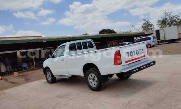 Buy Used Toyota Hilux White Car in Lilongwe in Malawi Buy Used Toyota Hilux White Car in Lilongwe in Malawi