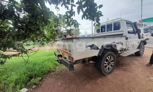 Buy Used Toyota Land Cruiser White Car in Lilongwe in Malawi Buy Used Toyota Land Cruiser White Car in Lilongwe in Malawi