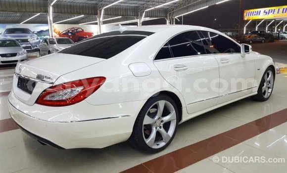 Buy Import Mercedes‒Benz 190 (W201) White Car in Import - Dubai in Malawi Buy Import Mercedes‒Benz 190 (W201) White Car in Import - Dubai in Malawi