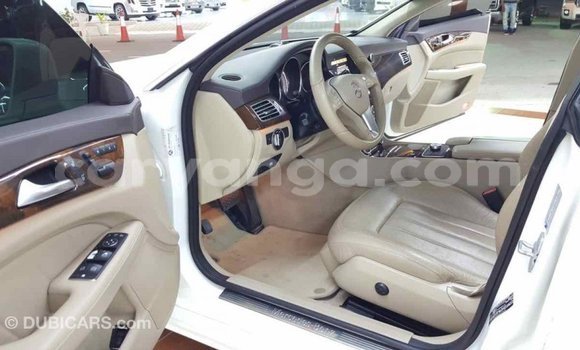 Buy Import Mercedes‒Benz 190 (W201) White Car in Import - Dubai in Malawi Buy Import Mercedes‒Benz 190 (W201) White Car in Import - Dubai in Malawi