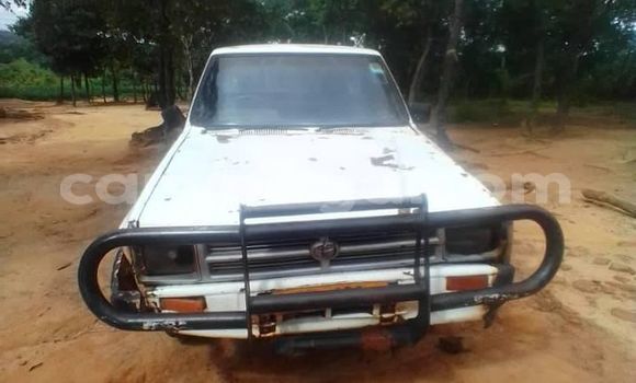 Buy Used Toyota Hilux White Car in Chilumba in Karonga Buy Used Toyota Hilux White Car in Chilumba in Karonga