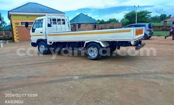 Buy Used Toyota Dyna White Truck in Chipoka in Dedza Buy Used Toyota Dyna White Truck in Chipoka in Dedza