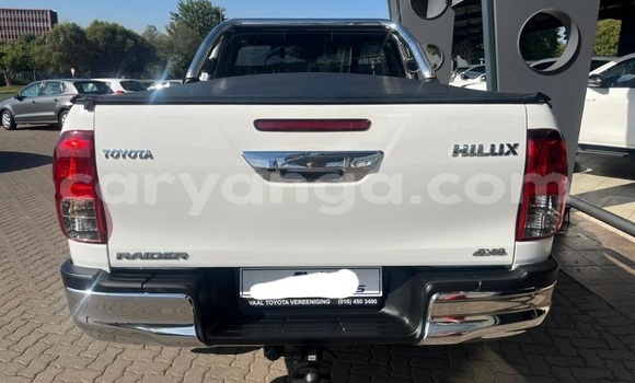 Nunua Ilio tumika Toyota Hilux White Gari ndani ya Blantyre nchini Malawi Nunua Ilio tumika Toyota Hilux White Gari ndani ya Blantyre nchini Malawi