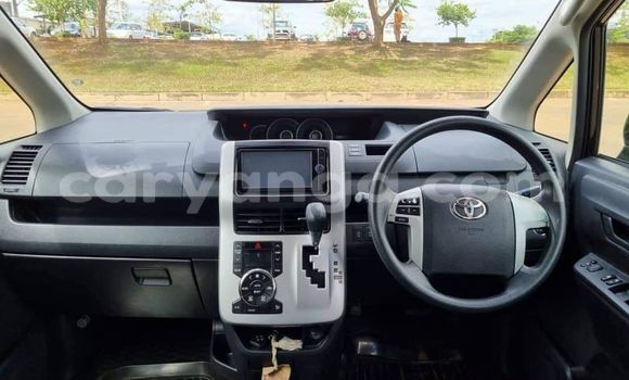 Acheter Occasion Voiture Toyota Voxy Noir à Chipoka, Dedza Acheter Occasion Voiture Toyota Voxy Noir à Chipoka, Dedza