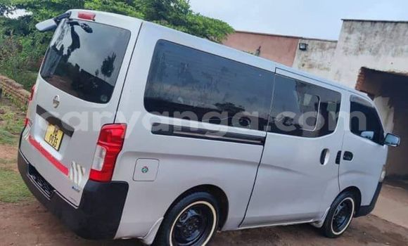 Acheter Occasion Voiture Nissan Navara Blanc à Chilumba, Karonga Acheter Occasion Voiture Nissan Navara Blanc à Chilumba, Karonga
