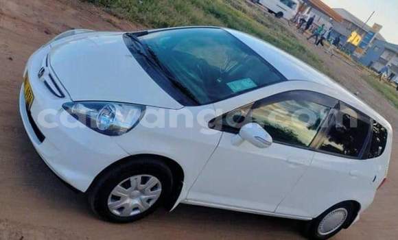 Acheter Occasion Voiture Honda FIT Blanc à Chilumba, Karonga Acheter Occasion Voiture Honda FIT Blanc à Chilumba, Karonga