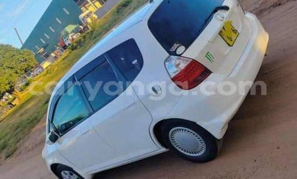 Acheter Occasion Voiture Honda FIT Blanc à Chilumba, Karonga Acheter Occasion Voiture Honda FIT Blanc à Chilumba, Karonga