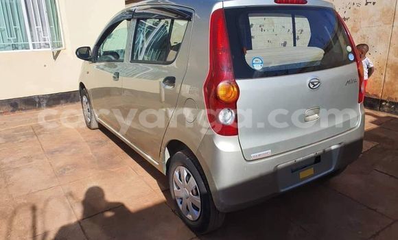 Acheter Occasion Voiture Daihatsu Mira Noir à Chilumba, Karonga Acheter Occasion Voiture Daihatsu Mira Noir à Chilumba, Karonga
