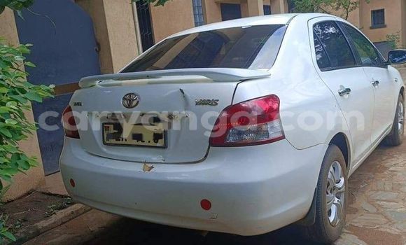 Acheter Occasion Voiture Toyota Yaris Blanc à Chilumba, Karonga Acheter Occasion Voiture Toyota Yaris Blanc à Chilumba, Karonga