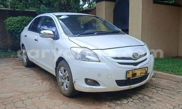 Acheter Occasion Voiture Toyota Yaris Blanc à Chilumba, Karonga Acheter Occasion Voiture Toyota Yaris Blanc à Chilumba, Karonga