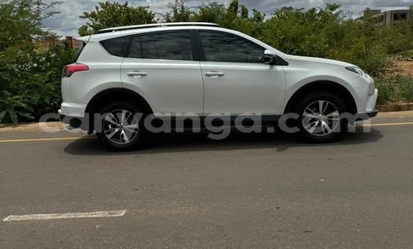 Nunua Ilio tumika Toyota RAV4 White Gari ndani ya Chikwawa nchini Chikwawa Nunua Ilio tumika Toyota RAV4 White Gari ndani ya Chikwawa nchini Chikwawa