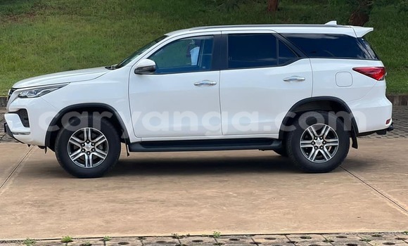 Buy Used Toyota Fortuner White Car in Chiradzulu in Chiradzulu Buy Used Toyota Fortuner White Car in Chiradzulu in Chiradzulu