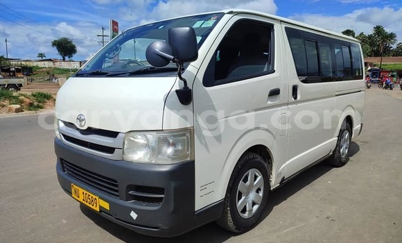 Nunua Ilio tumika Toyota Hiace White Gari ndani ya Chilumba nchini Karonga Nunua Ilio tumika Toyota Hiace White Gari ndani ya Chilumba nchini Karonga