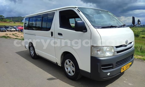 Nunua Ilio tumika Toyota Hiace White Gari ndani ya Chilumba nchini Karonga Nunua Ilio tumika Toyota Hiace White Gari ndani ya Chilumba nchini Karonga