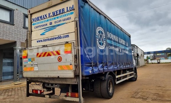 Nunua Ilio tumika Mercedes‒Benz 117 White Lori ndani ya Chikwawa nchini Chikwawa Nunua Ilio tumika Mercedes‒Benz 117 White Lori ndani ya Chikwawa nchini Chikwawa