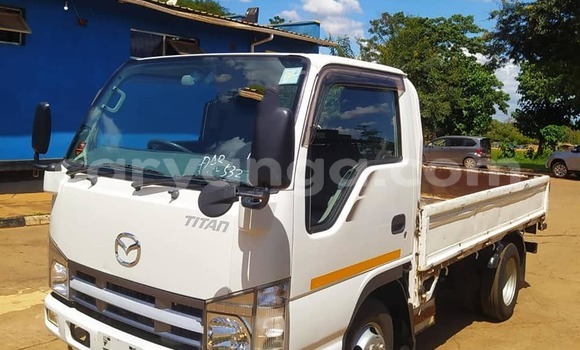 Buy Used Mazda Deven T35 White Truck in Chipoka in Dedza Buy Used Mazda Deven T35 White Truck in Chipoka in Dedza