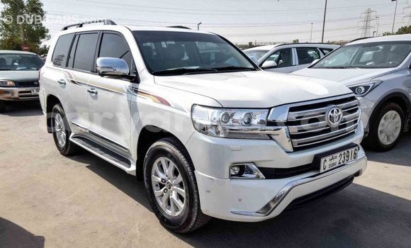 Nunua Imported Toyota Land Cruiser White Gari ndani ya Import - Dubai nchini Malawi Nunua Imported Toyota Land Cruiser White Gari ndani ya Import - Dubai nchini Malawi