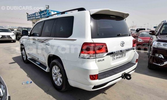 Nunua Imported Toyota Land Cruiser White Gari ndani ya Import - Dubai nchini Malawi Nunua Imported Toyota Land Cruiser White Gari ndani ya Import - Dubai nchini Malawi