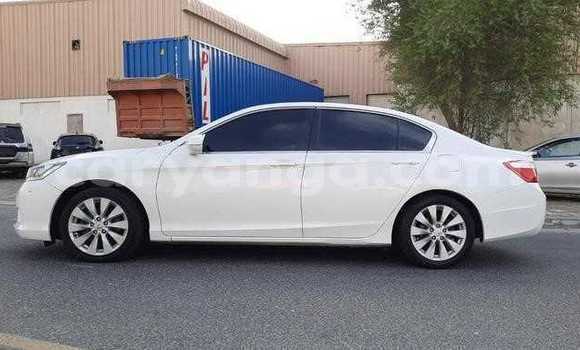 Buy Used Honda Accord White Car in Chilumba in Karonga Buy Used Honda Accord White Car in Chilumba in Karonga