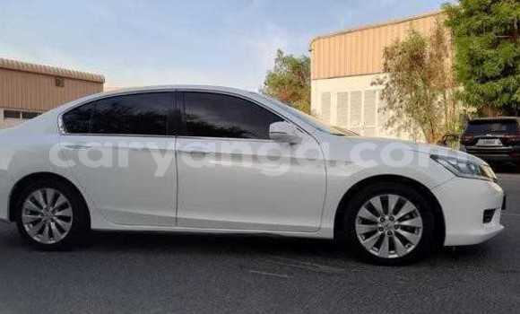 Buy Used Honda Accord White Car in Chilumba in Karonga Buy Used Honda Accord White Car in Chilumba in Karonga