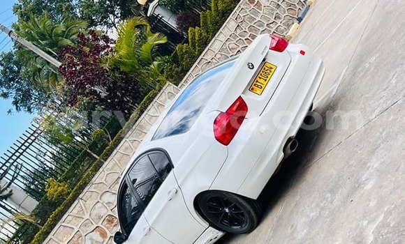 Nunua Ilio tumika BMW 1M White Gari ndani ya Chiradzulu nchini Chiradzulu Nunua Ilio tumika BMW 1M White Gari ndani ya Chiradzulu nchini Chiradzulu