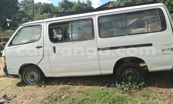 Nunua Ilio tumika Toyota Hiace White Gari ndani ya Lilongwe nchini Malawi Nunua Ilio tumika Toyota Hiace White Gari ndani ya Lilongwe nchini Malawi