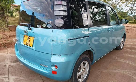 Buy Used Toyota Sienta Blue Car in Lilongwe in Malawi Buy Used Toyota Sienta Blue Car in Lilongwe in Malawi