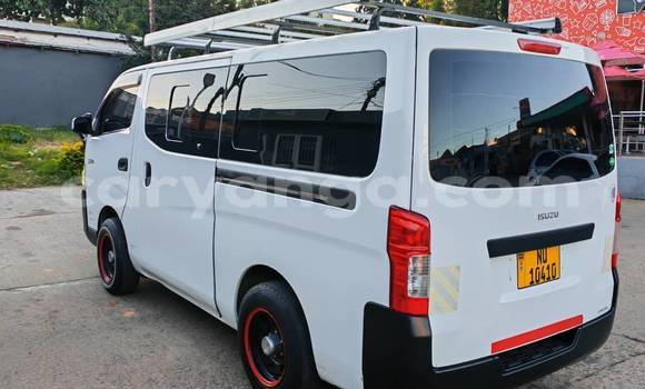 Buy Used Isuzu Amigo White Car in Dedza in Dedza Buy Used Isuzu Amigo White Car in Dedza in Dedza